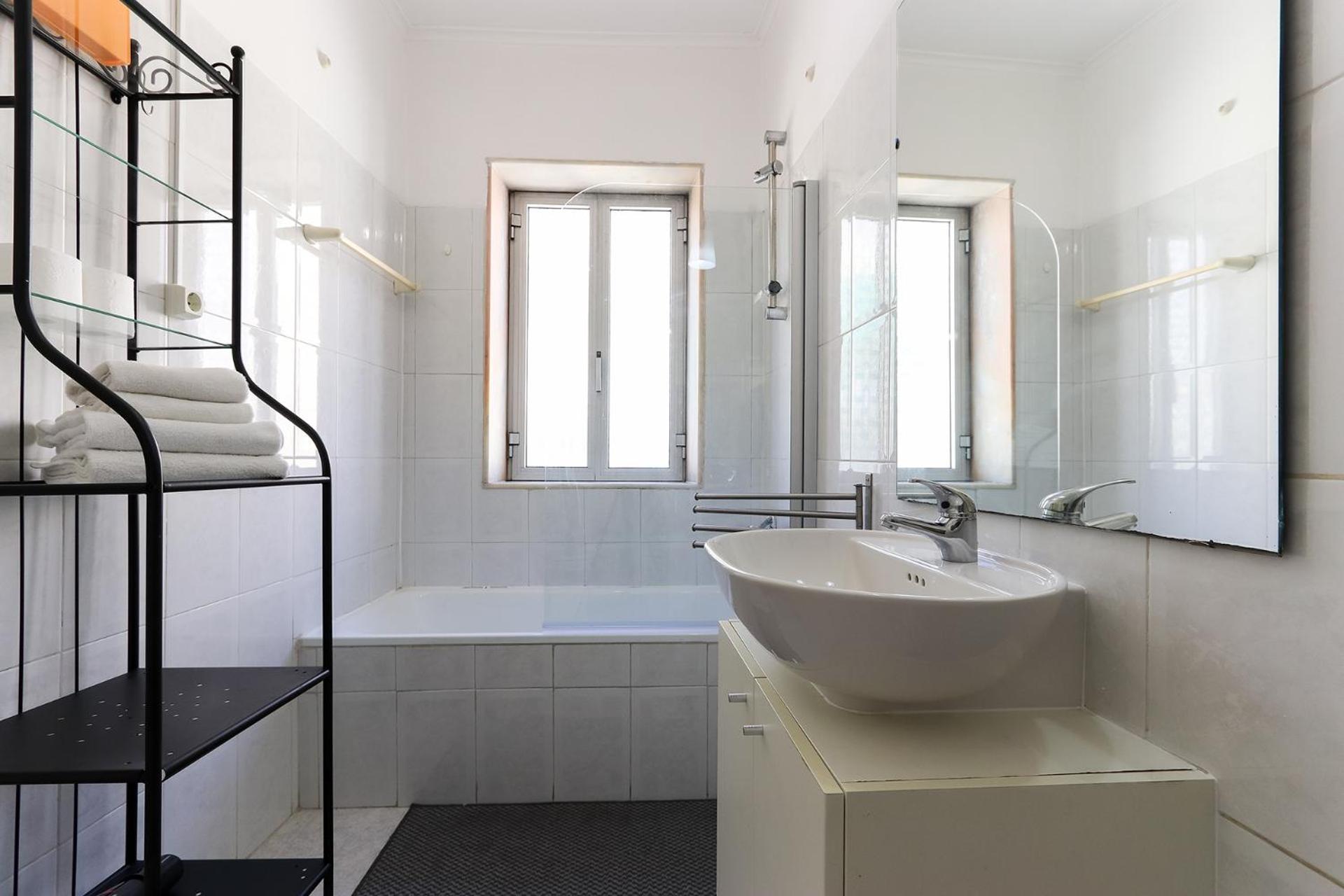 Cozy And Sunny Apartment - Anjos, Lisbona Esterno foto